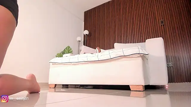 molly cams8 online show from April 19, 2026, 6:10 pm