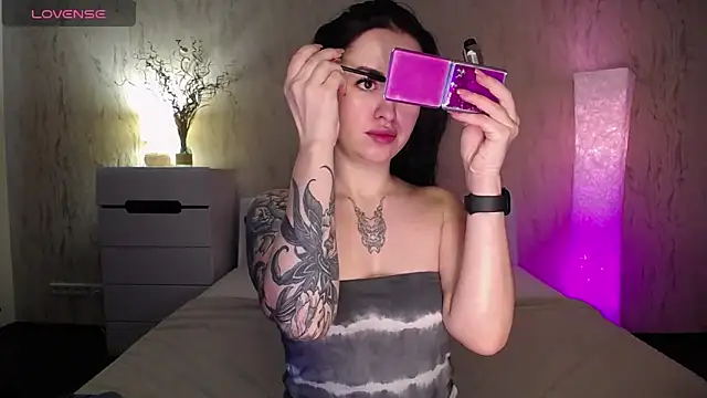 VioletCatt online show from March 12, 2025, 6:51 am