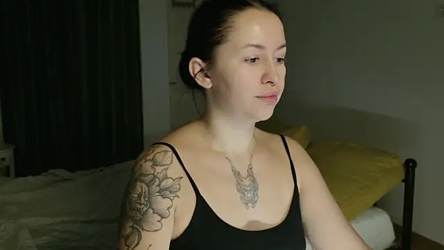 VioletCatt online show from October 21, 2025, 5:41 am