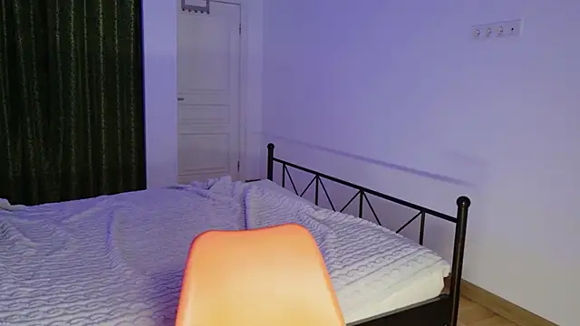 VioletCatt online show from November 29, 2025, 6:49 am