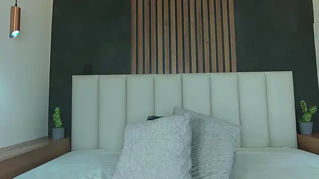 AmyPalmmer online show from February 19, 2025, 6:43 pm