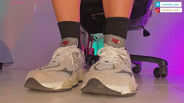 charlotte  grey online show from September 22, 2025, 8:11 pm