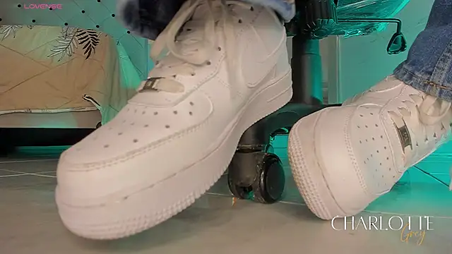 charlotte  grey online show from January 5, 2026, 8:23 pm