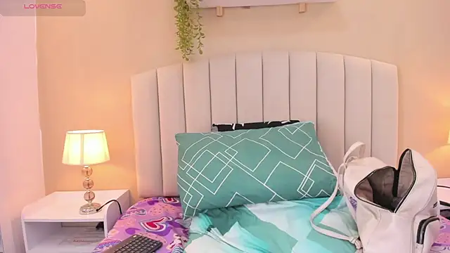 Mia thompson 19 online show from January 9, 2026, 5:59 pm