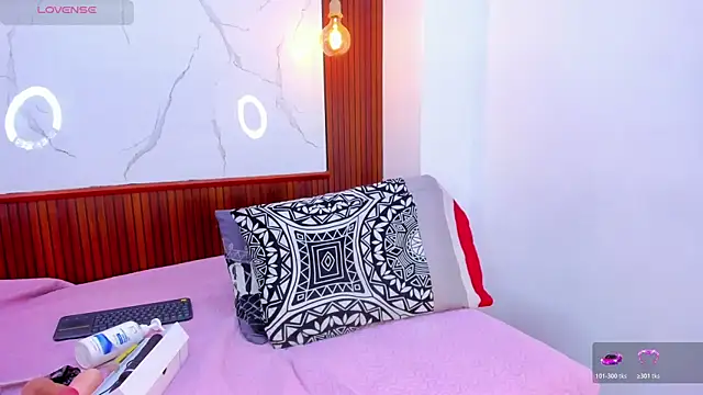 Mia thompson 19 online show from April 12, 2026, 8:25 pm