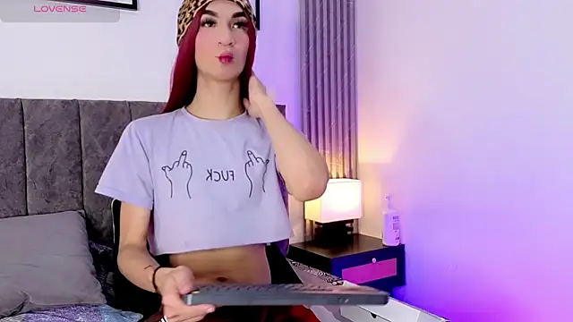 Mia thompson 19 online show from April 22, 2026, 8:21 pm