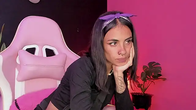 Juanadearco5 online show from February 3, 2025, 9:07 pm