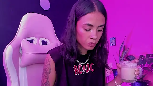 Juanadearco5 online show from February 13, 2025, 12:43 pm