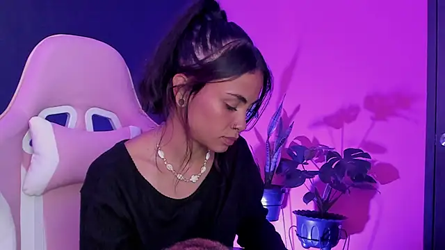 Juanadearco5 online show from February 23, 2025, 9:05 pm