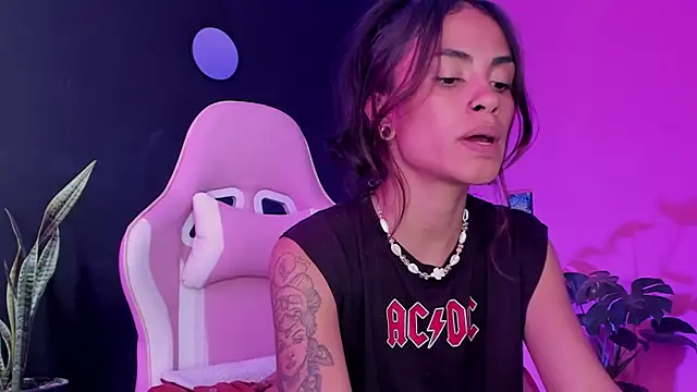 Juanadearco5 online show from February 25, 2025, 3:27 pm