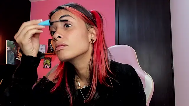 Juanadearco5 online show from September 19, 2025, 11:05 pm