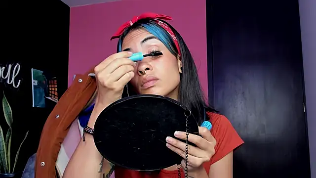 Juanadearco5 online show from October 12, 2025, 5:01 pm