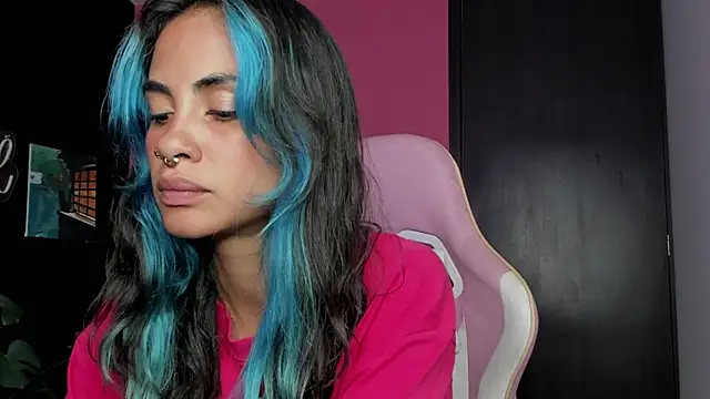 Juanadearco5 online show from December 4, 2025, 8:17 pm