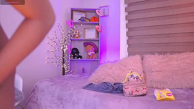 madelyn rose  online show from September 11, 2025, 2:11 am