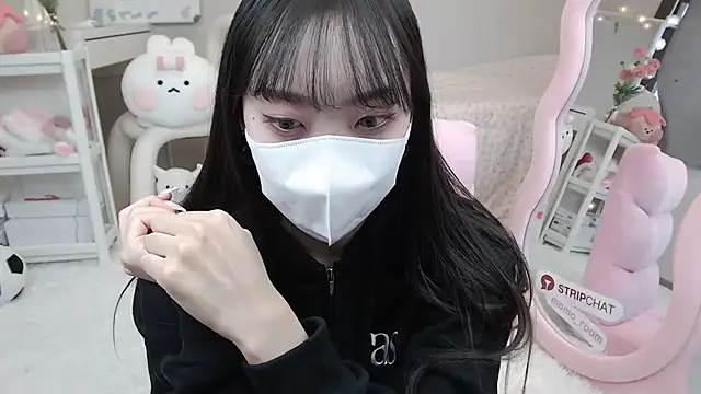 momo room online show from January 19, 2025, 3:39 am