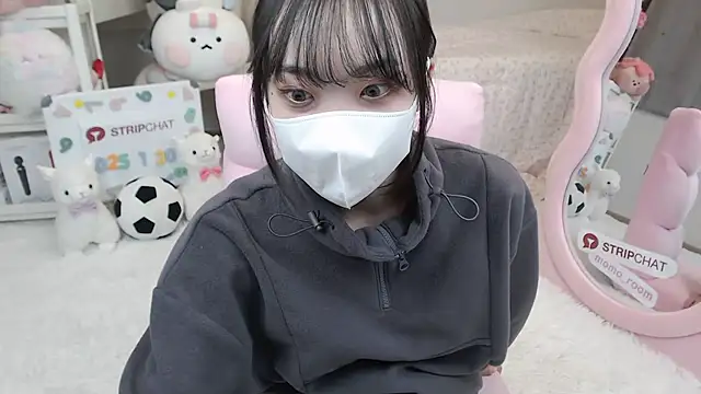 momo room online show from January 30, 2025, 1:42 pm