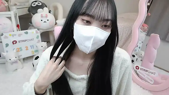 momo room online show from February 11, 2025, 10:59 am