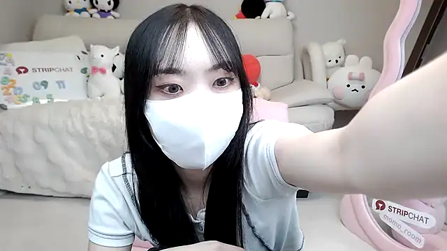 momo room online show from September 11, 2025, 10:26 am