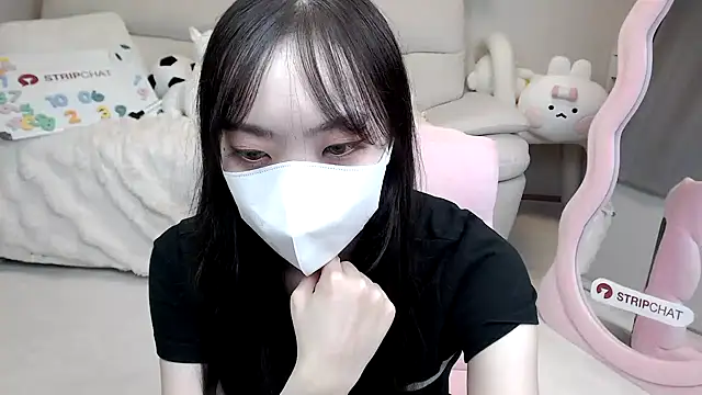 momo room online show from October 6, 2025, 10:45 am