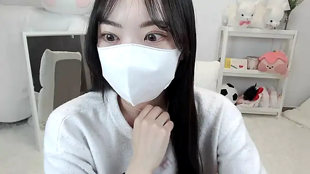 momo room online show from May 1, 2026, 11:59 am