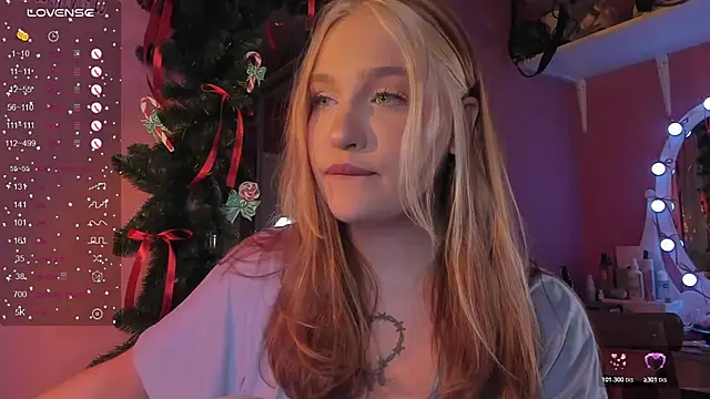 CarolineLovers online show from December 17, 2025, 8:59 pm