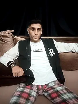 arenn1997 online show from October 13, 2025, 12:21 am