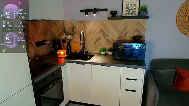 Hannah Carr online show from April 21, 2026, 8:55 pm