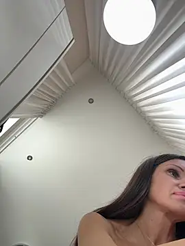 Hott Lolla online show from March 20, 2025, 9:04 am