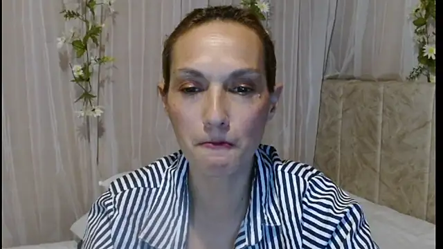 italagomez  online show from March 1, 2025, 2:37 am