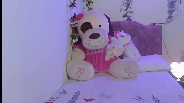 italagomez  online show from September 17, 2025, 9:27 pm