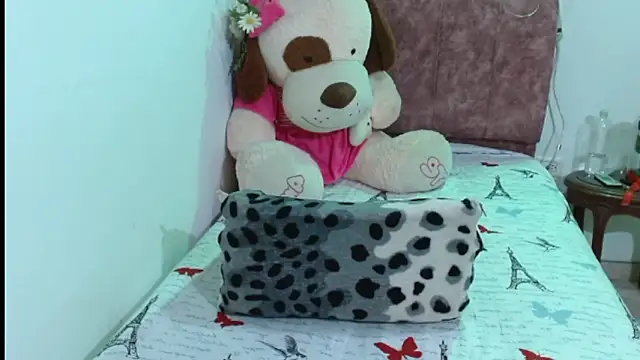 italagomez  online show from February 4, 2026, 11:42 pm