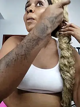 ELLA KELLY online show from December 17, 2025, 12:00 pm