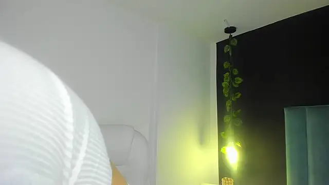 HarleyQueen Robbie online show from December 15, 2024, 4:26 pm