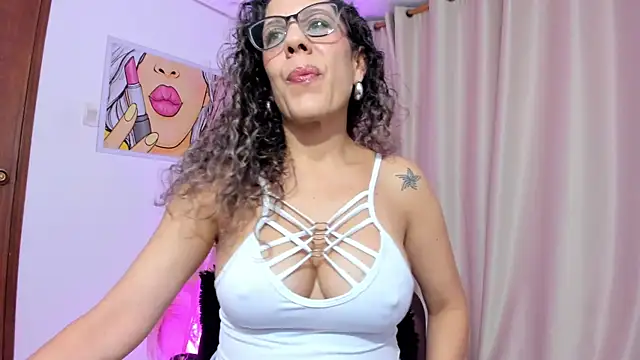 Snapshot of StarMilf chatting on July 18, 2026, 12:42 pm StarMilf online show from July 18, 2026, 12:42 pm