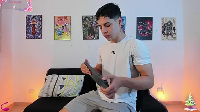 jonathanjoestar  online show from December 20, 2025, 12:56 pm