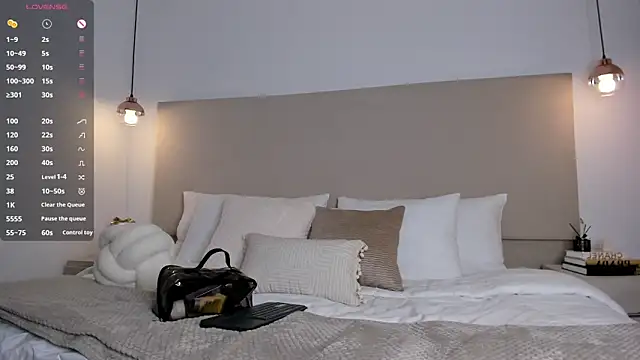 JennSanz online show from December 4, 2024, 4:10 am