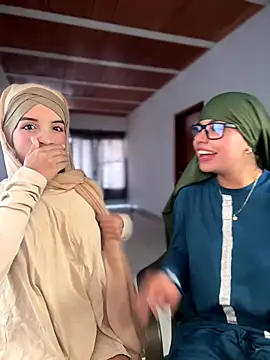 lalilamassu1 online show from October 31, 2025, 3:24 pm