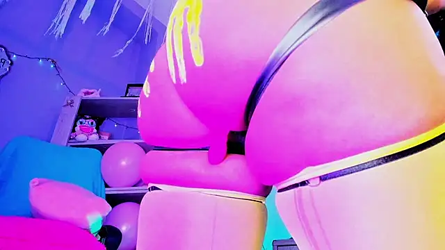 kuromi69 online show from April 19, 2026, 5:01 pm