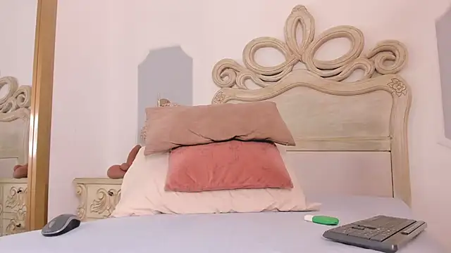 Sara  Williams online show from October 13, 2025, 3:50 am