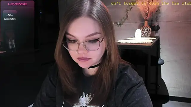 Snapshot of EvaBae chatting on January 4, 2025, 5:26 pm EvaBae online show from January 4, 2025, 5:26 pm