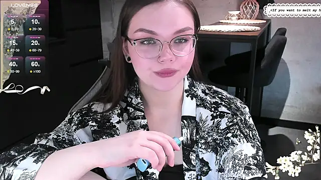 Snapshot of EvaBae chatting on January 24, 2025, 9:39 am EvaBae online show from January 24, 2025, 9:39 am