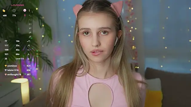 Fluffy-Angel online show from December 25, 2024, 11:54 am