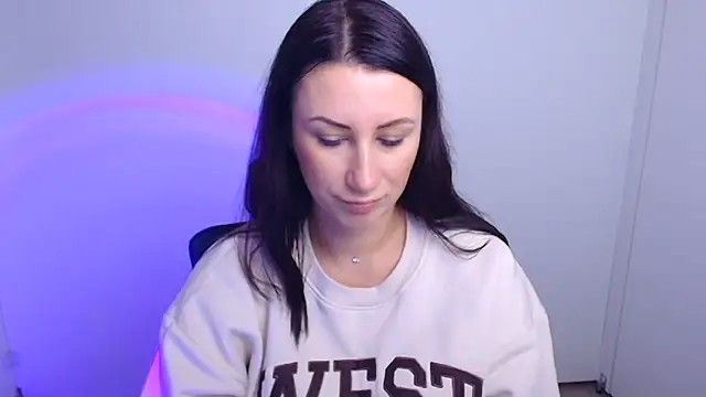 Loren Moa online show from October 9, 2025, 7:17 am