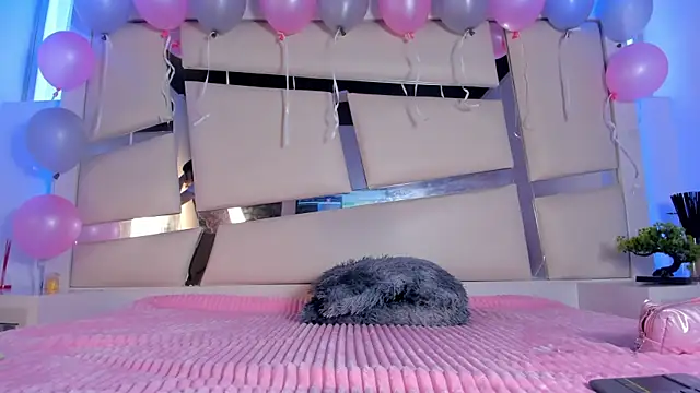 chrystal js online show from November 14, 2025, 1:32 pm