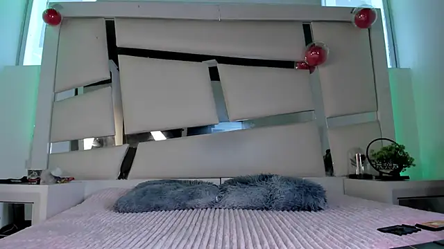 chrystal js online show from January 19, 2026, 1:37 pm