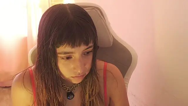 Snapshot of emitaa17228o chatting on December 19, 2025, 7:10 pm emitaa17228o online show from December 19, 2025, 7:10 pm