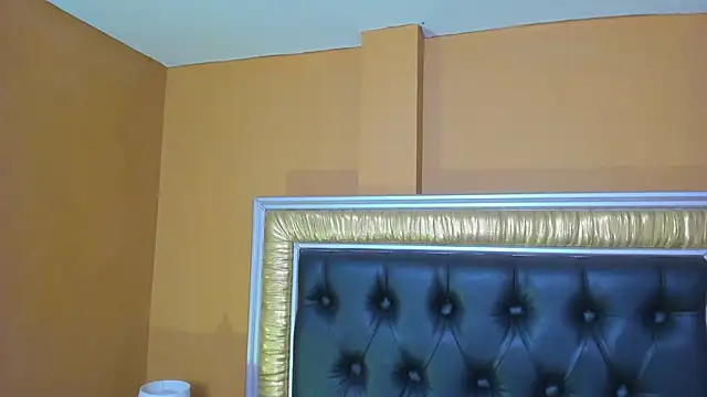 AniEvans  online show from October 21, 2025, 10:38 am