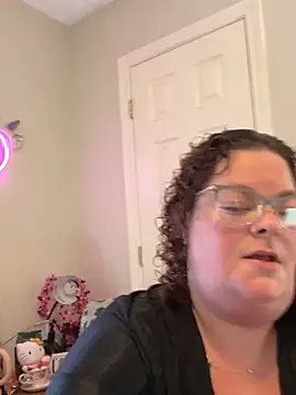 Snapshot of MsStrawbooty chatting on February 6, 2026, 5:27 pm MsStrawbooty online show from February 6, 2026, 5:27 pm