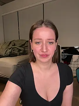 nerdynina online show from December 15, 2024, 12:18 am