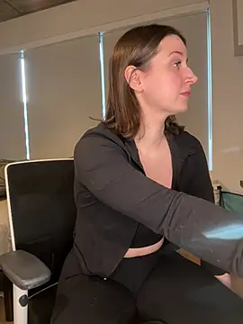 nerdynina online show from March 14, 2025, 10:16 pm